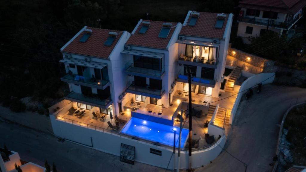 Above Blue Maisonettes Grey Diamond Nikiana Ngoại thất bức ảnh